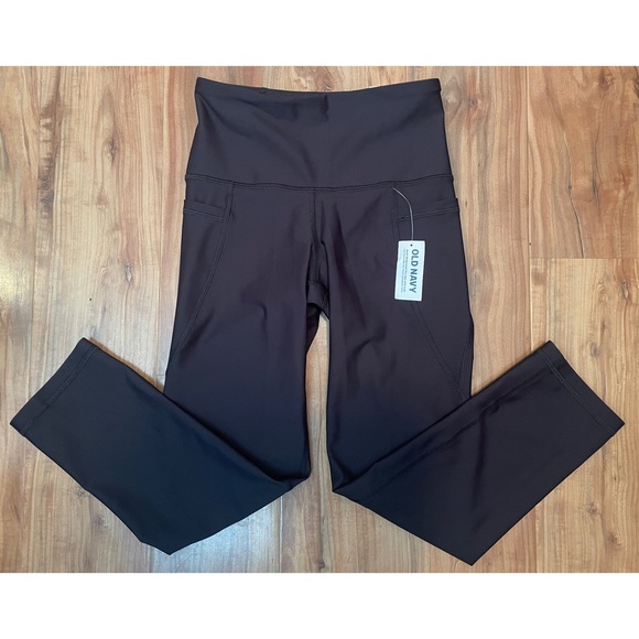 OLD Navy High Rise Powersoft Crop Leggings 🖤 - Picture 2 of 8